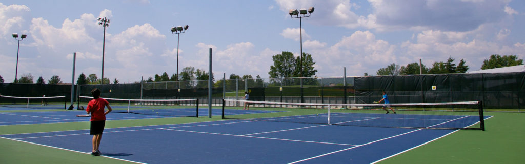 Terrains de tennis au parc du Ruisseau